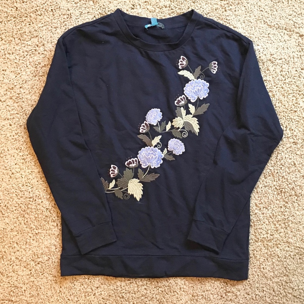NWOT embroidered sweatshirt